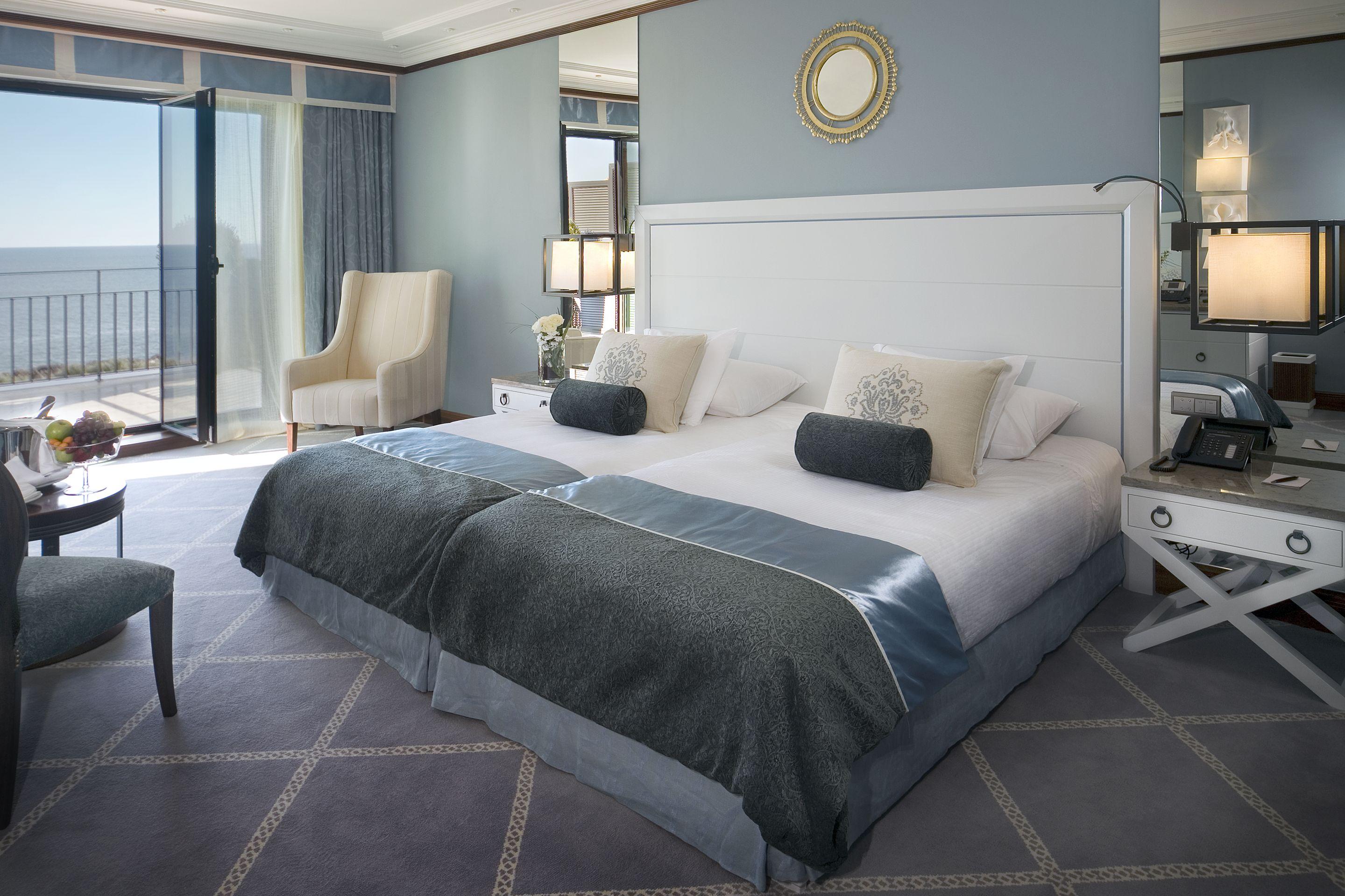 Grande Real Villa Italia Hotel & Spa Cascais Phòng bức ảnh A room at the Hotel de Crillon