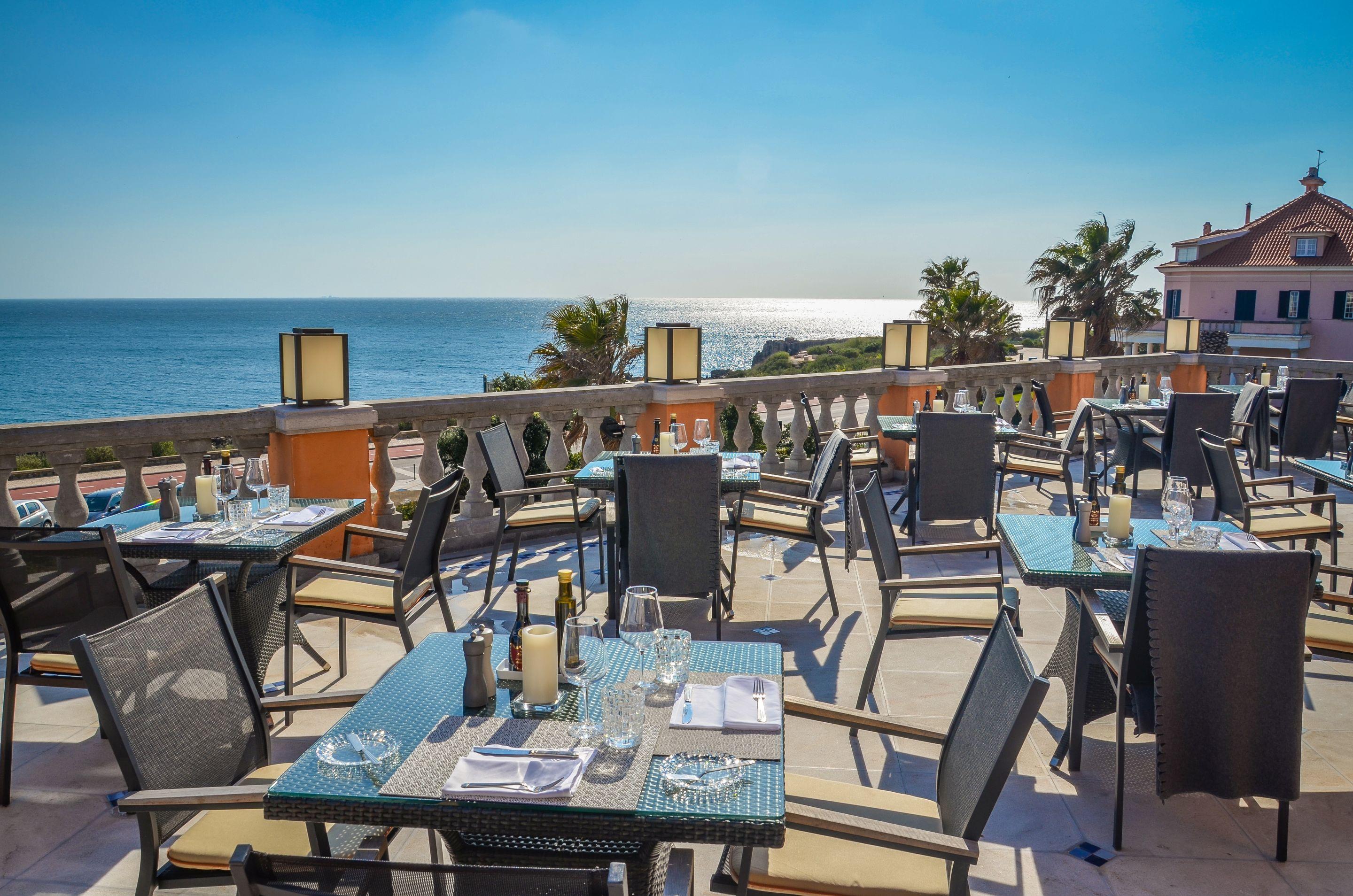 Grande Real Villa Italia Hotel & Spa Cascais Ngoại thất bức ảnh The rooftop terrace at the Hotel Indigo San Diego