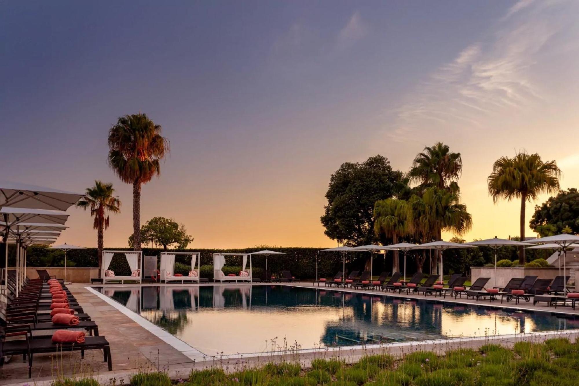 Grande Real Villa Italia Hotel & Spa Cascais Ngoại thất bức ảnh The pool at the hotel