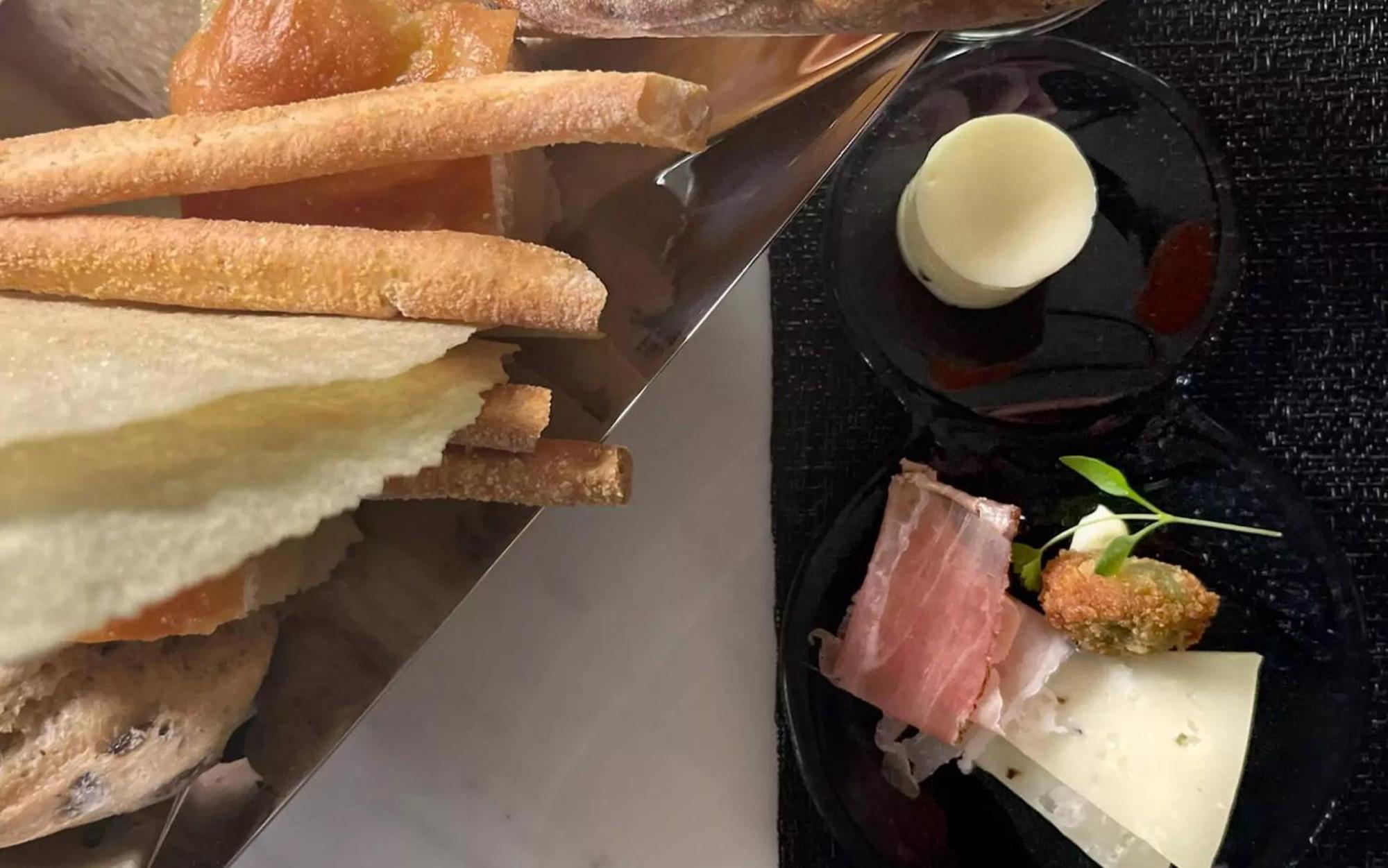 Grande Real Villa Italia Hotel & Spa Cascais Ngoại thất bức ảnh A cheese and ham platter